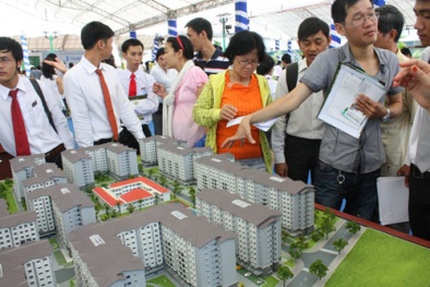 Người tiêu dùng mượn tiền cầm chừng